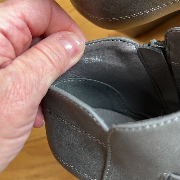 Maurices ankle booties, gray, 6 1/2 - Picture 4 of 6
